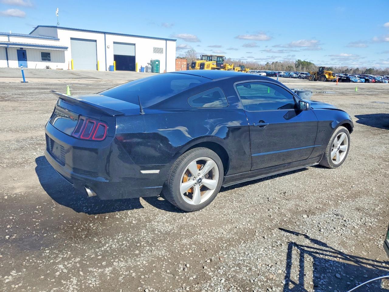 Ford Mustang - zdjęcie 3