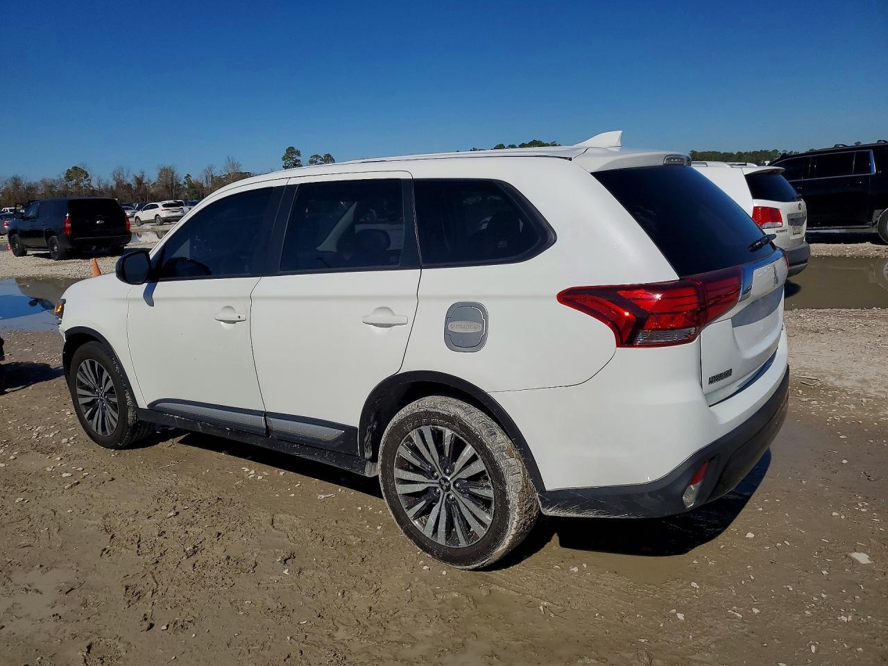 2019 Mitsubishi Outlander Es - zdjęcie 2