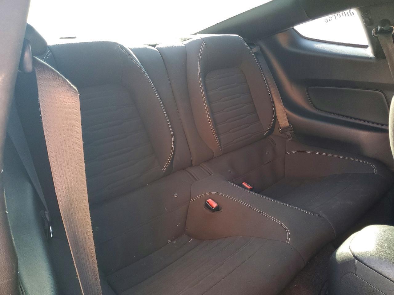 2015 Ford Mustang - zdjęcie 10