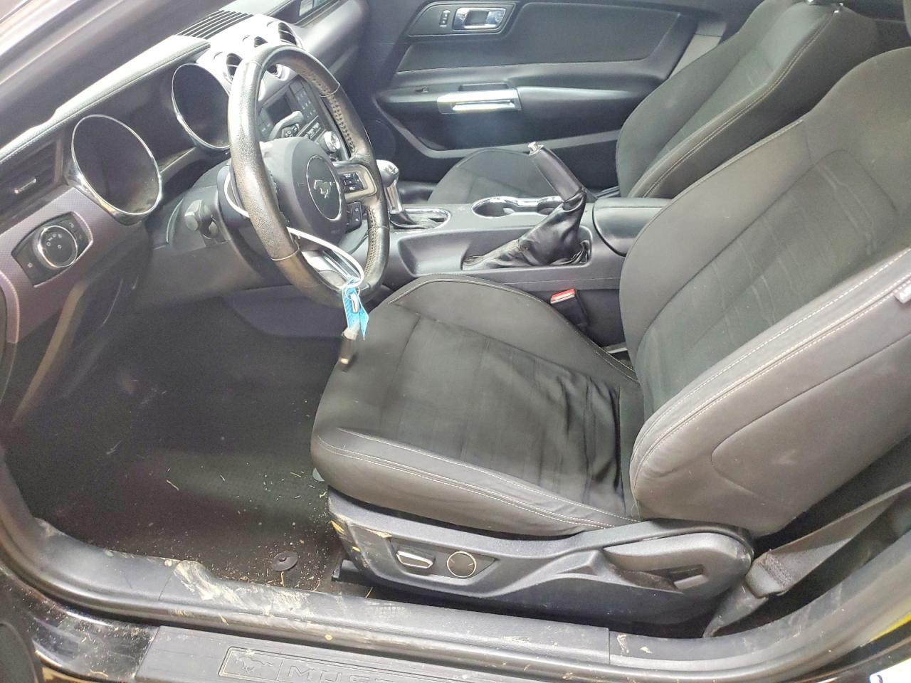 2015 Ford Mustang - zdjęcie 7