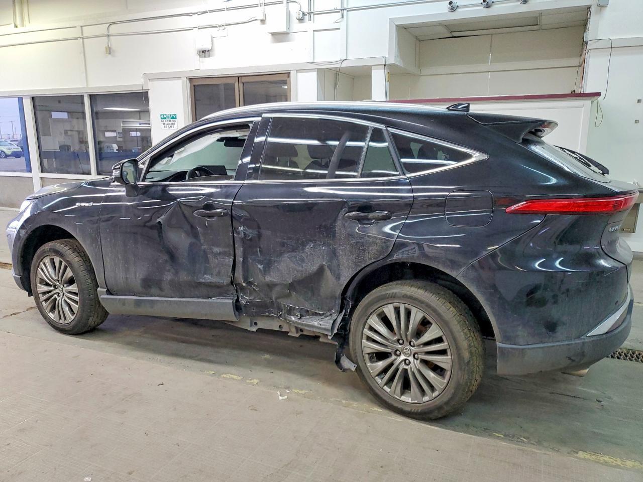 2021 Toyota Venza Le - zdjęcie 2