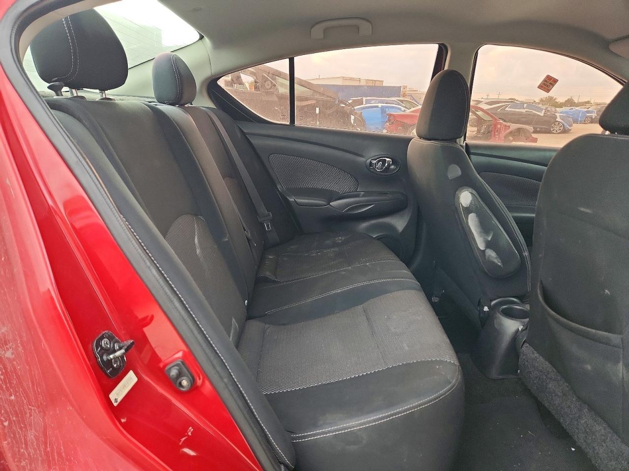 2014 Nissan Versa S - zdjęcie 10