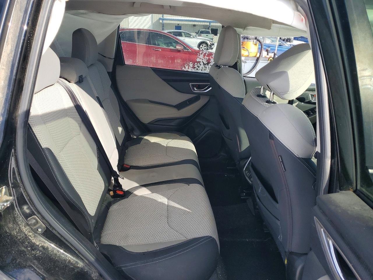 2019 Subaru Forester Premium - zdjęcie 10