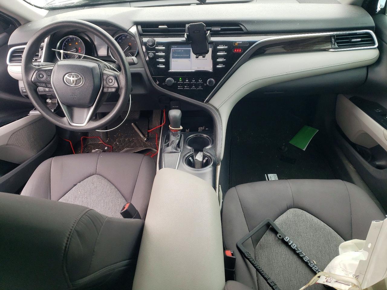 2018 Toyota Camry Le - zdjęcie 8