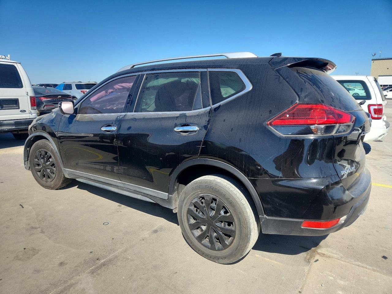 2017 Nissan Rogue S - zdjęcie 2