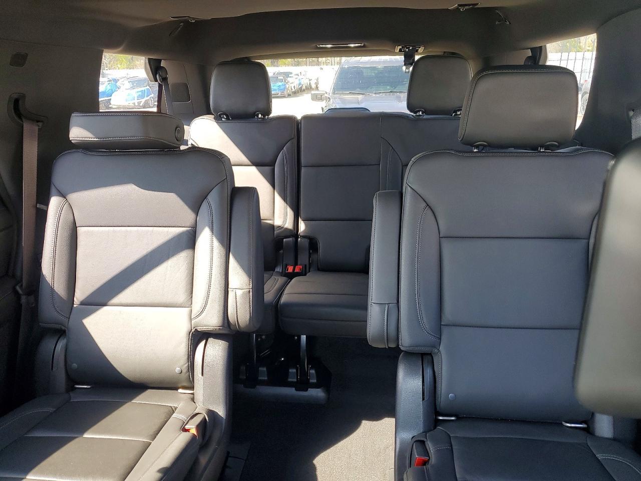 2021 Chevrolet Tahoe K1500 Z71 - zdjęcie 10