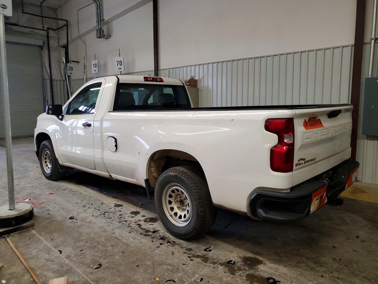 2020 Chevrolet Silverado C1500 - zdjęcie 2