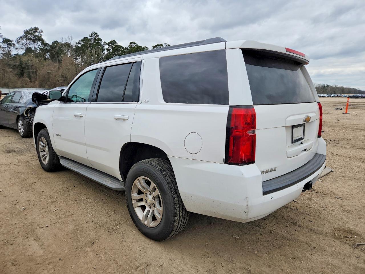 2015 Chevrolet Tahoe C1500 Ls - zdjęcie 2