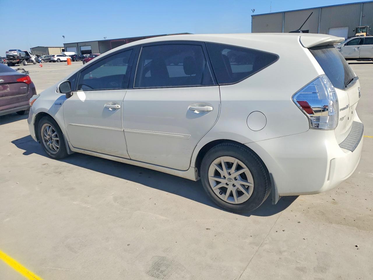 2013 Toyota Prius V - zdjęcie 2
