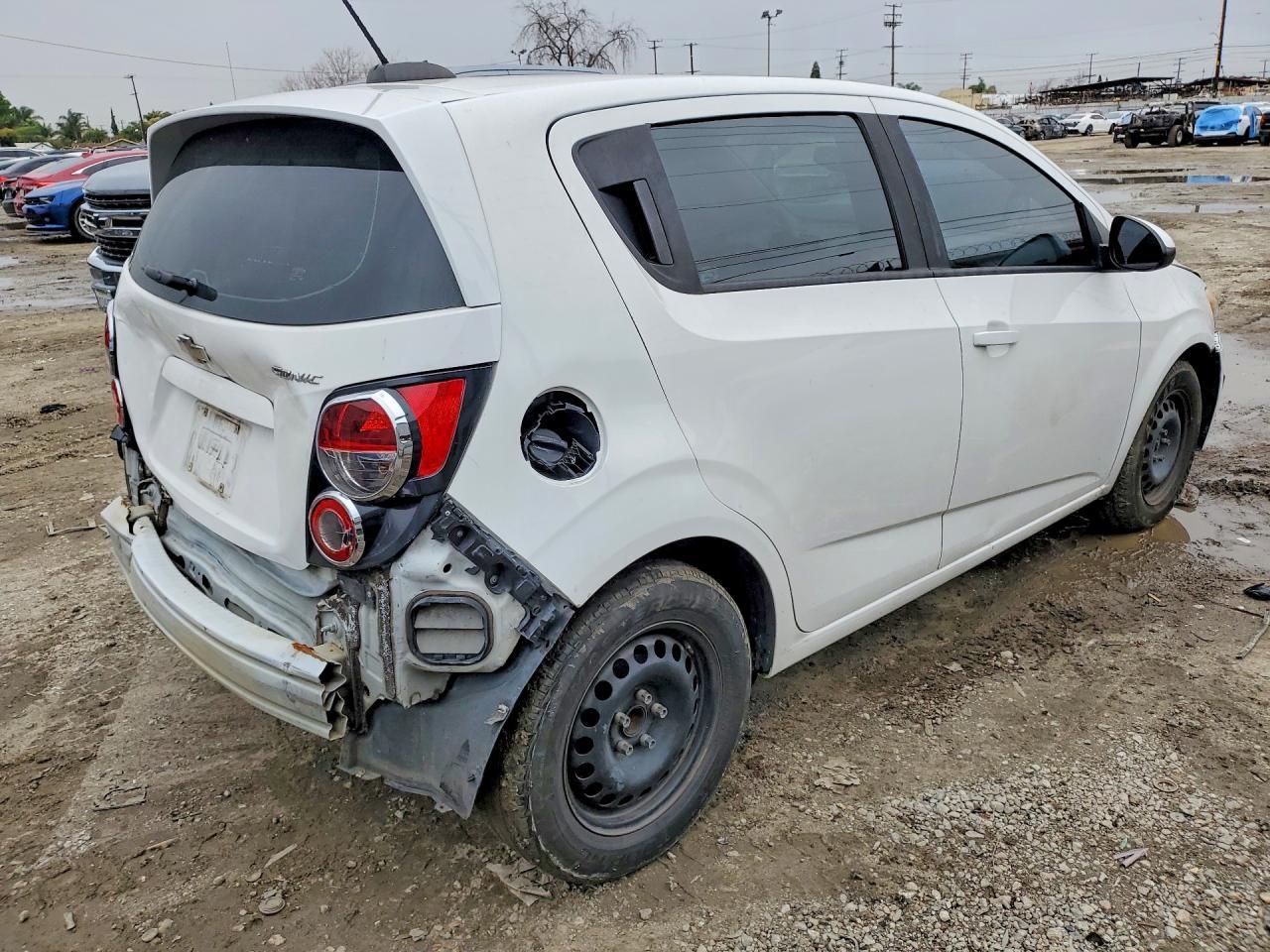 2015 Chevrolet Sonic Ls - zdjęcie 3