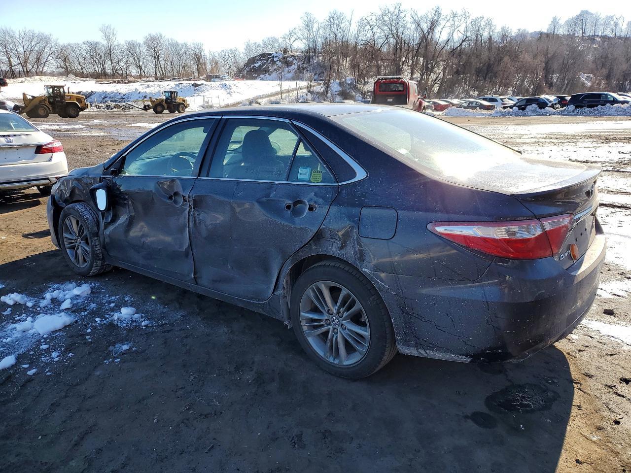 2017 Toyota Camry Le - zdjęcie 2