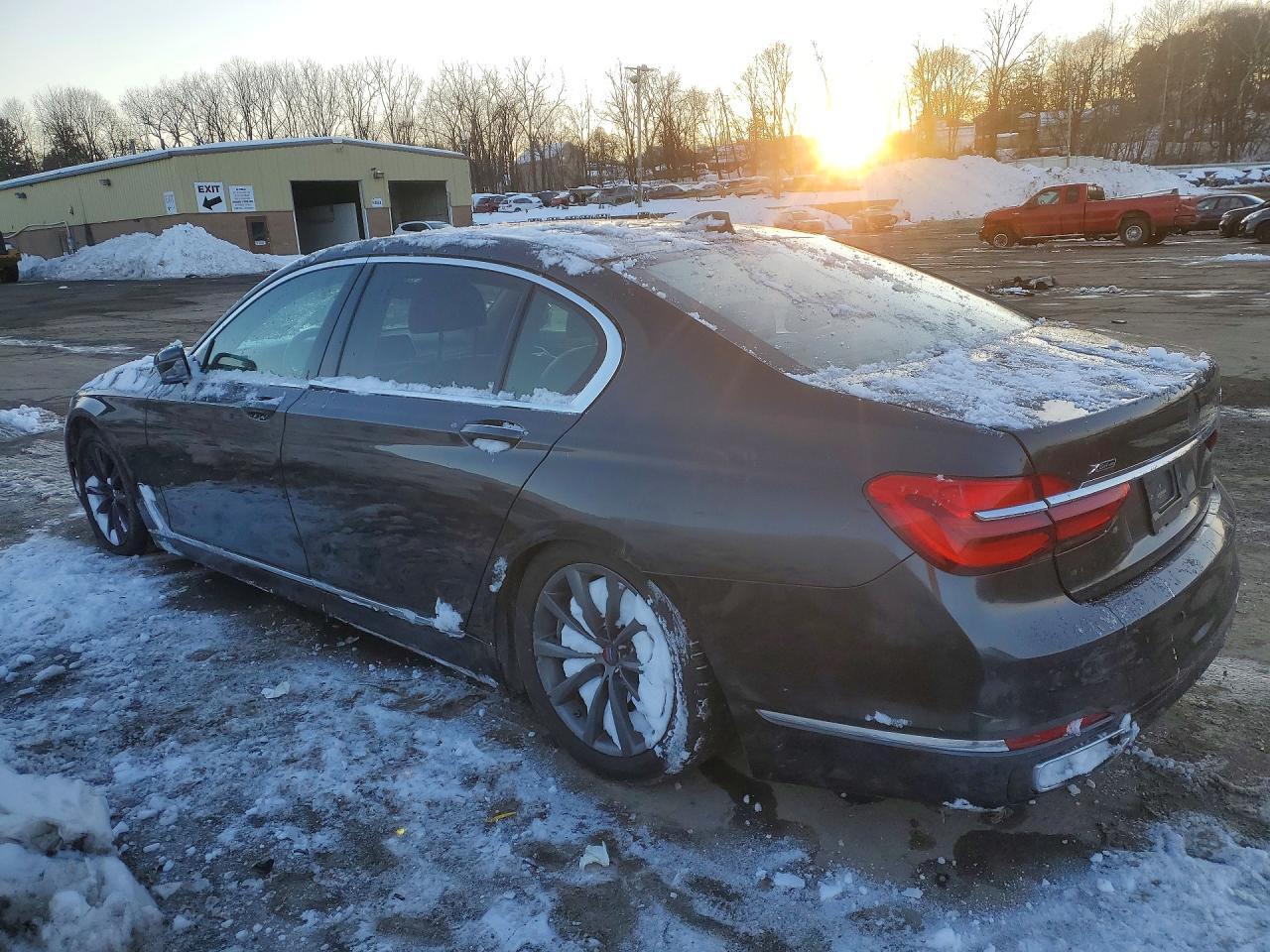 2018 BMW 750 Xi - zdjęcie 2