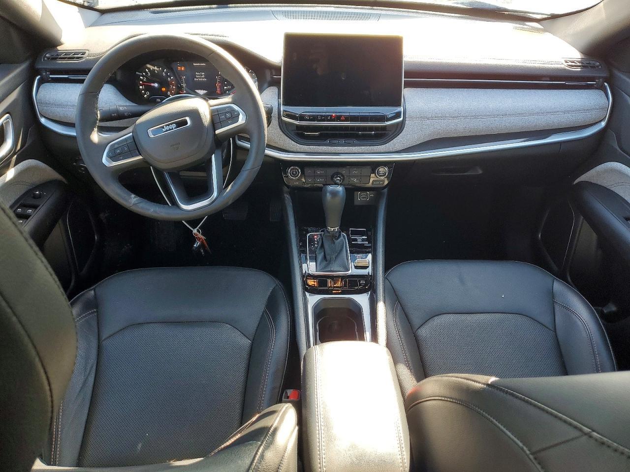 2023 Jeep Compass Latitude Lux - zdjęcie 8