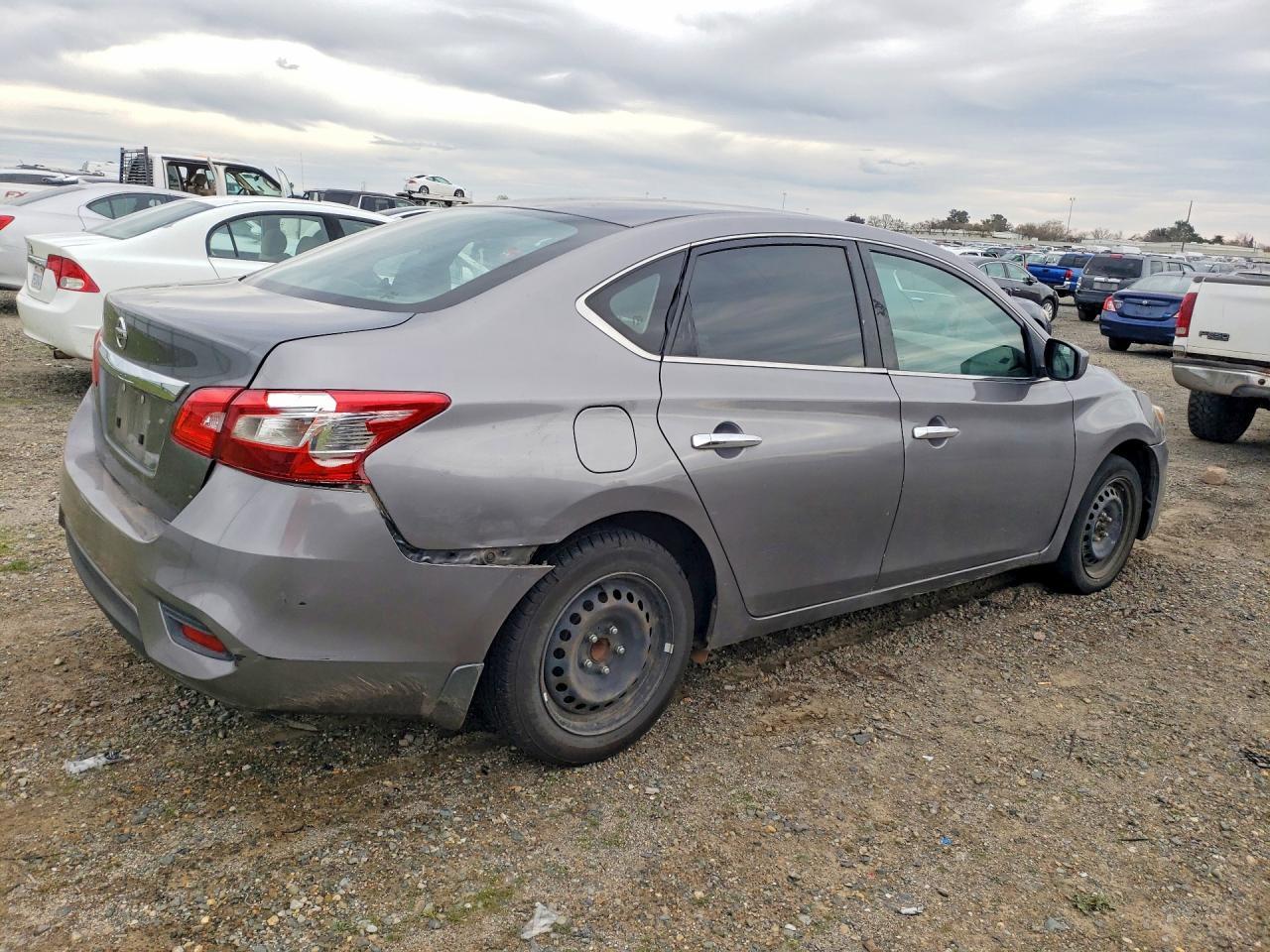2019 Nissan Sentra S - zdjęcie 3