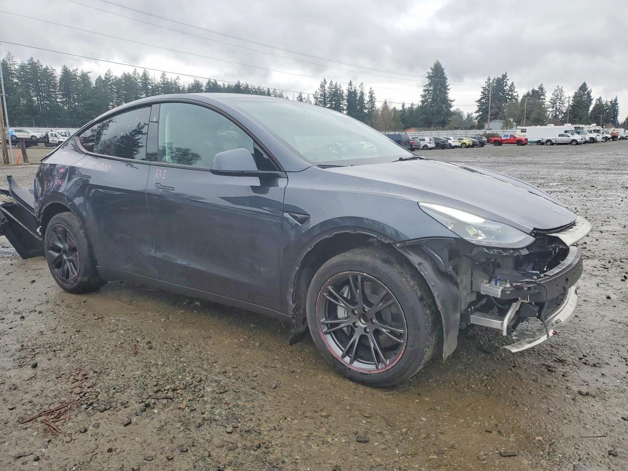 2025 Tesla Model Y - zdjęcie 4