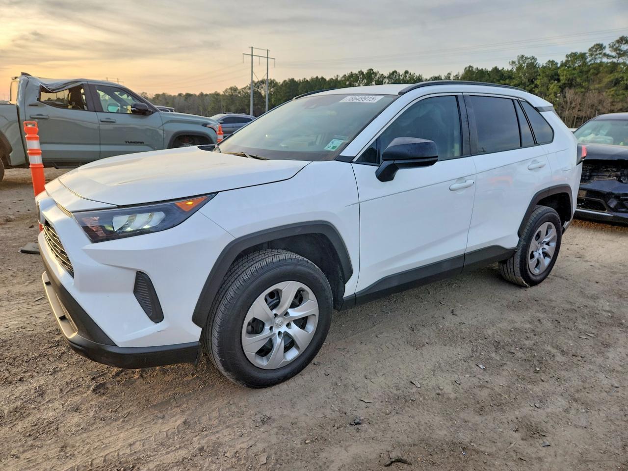 2021 Toyota Rav4 Le - zdjęcie główne