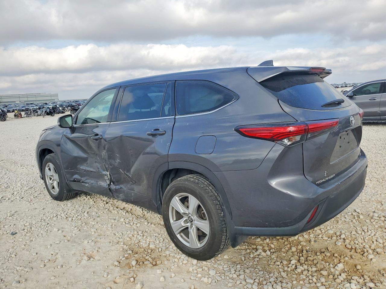 2021 Toyota Highlander L - zdjęcie 2