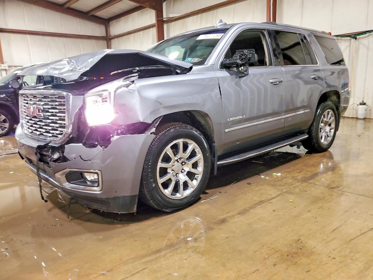 2018 GMC Yukon Denali - zdjęcie główne