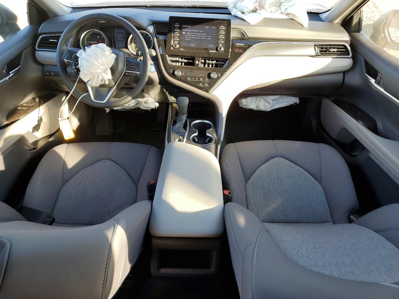 2022 Toyota Camry Le - zdjęcie 8