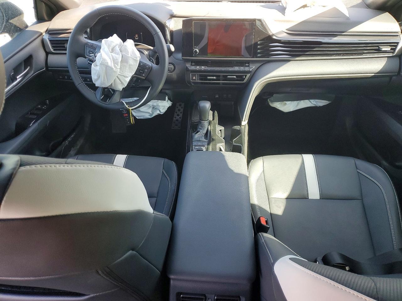 2026 Toyota Camry Xse - zdjęcie 8