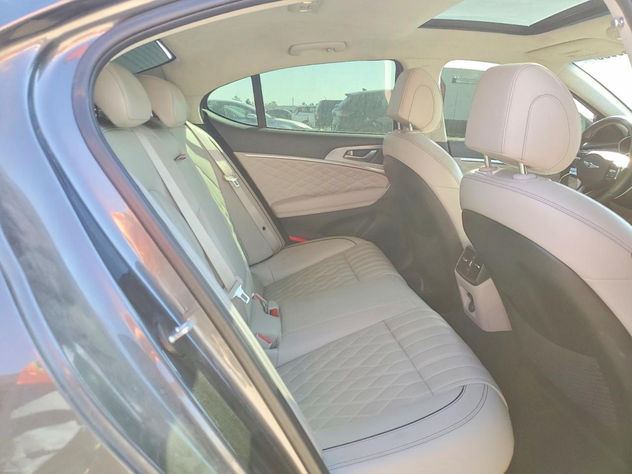 2021 Genesis G70 2.0T - zdjęcie 10