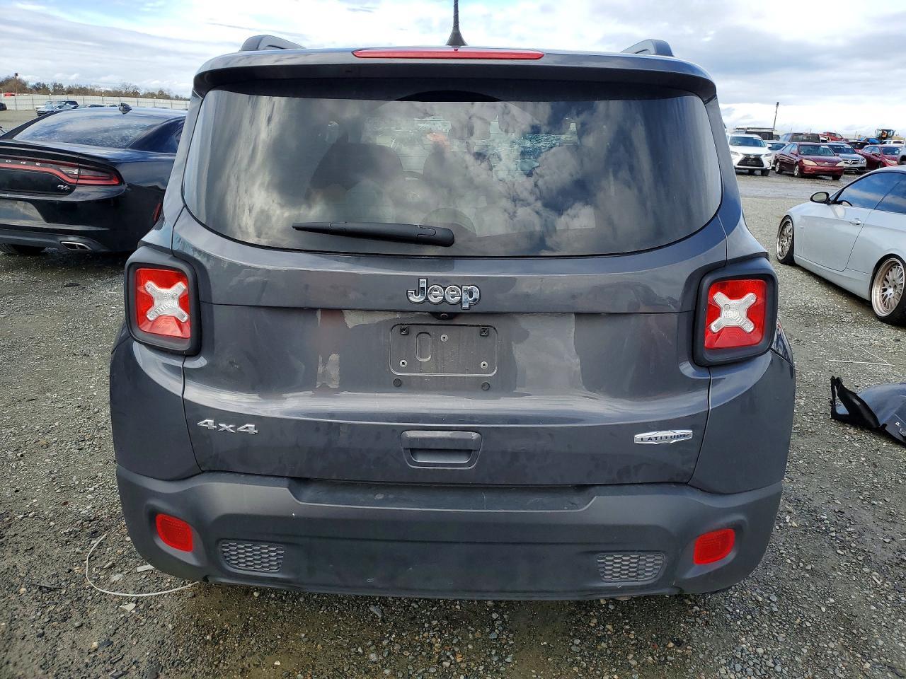 2022 Jeep Renegade Latitude - zdjęcie 6