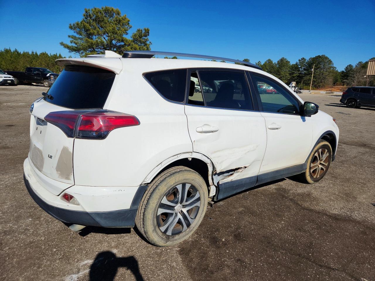 2017 Toyota Rav4 Le - zdjęcie 3