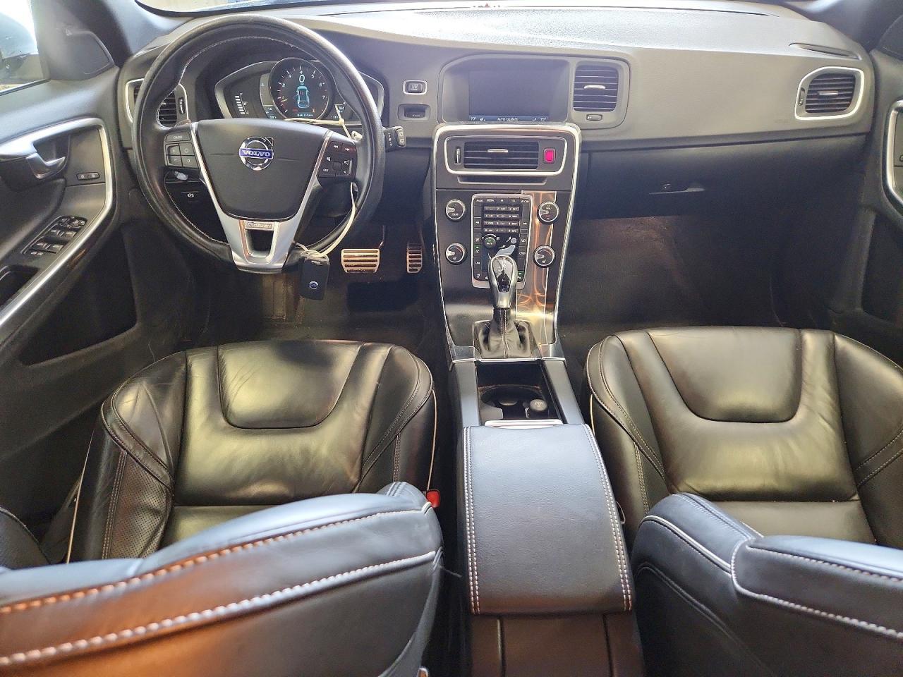 2015 Volvo V60 R Design - zdjęcie 8