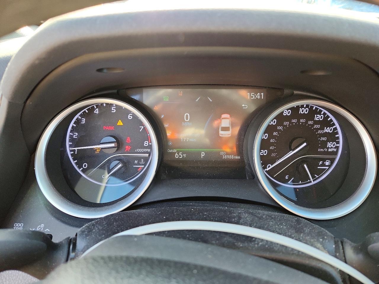 2022 Toyota Camry Le - zdjęcie 9