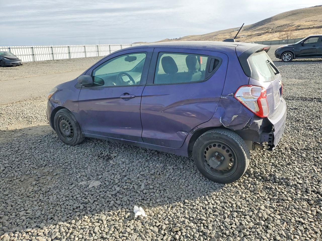 2017 Chevrolet Spark Ls - zdjęcie 2