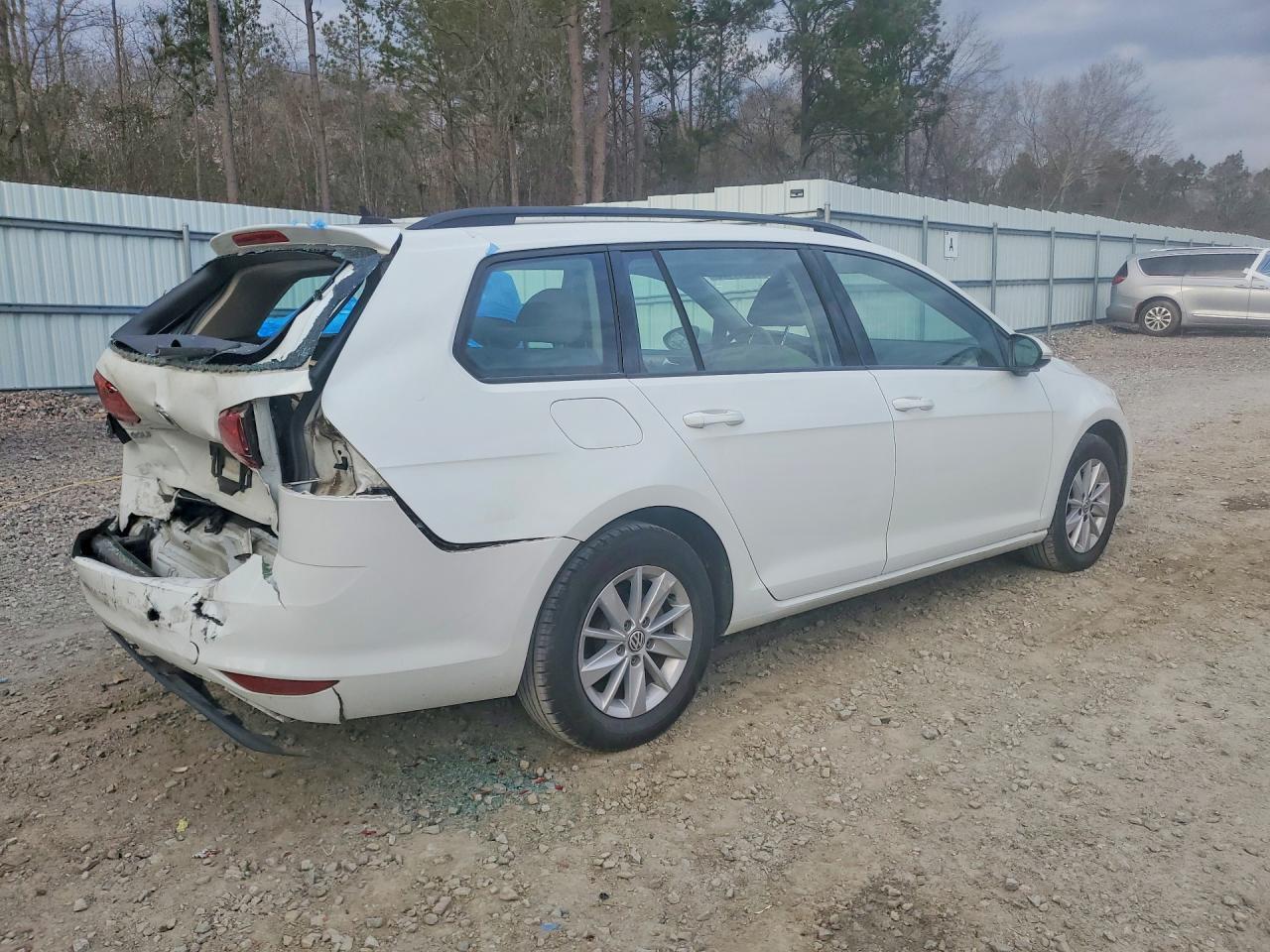 2017 Volkswagen Golf Sportwagen S - zdjęcie 3