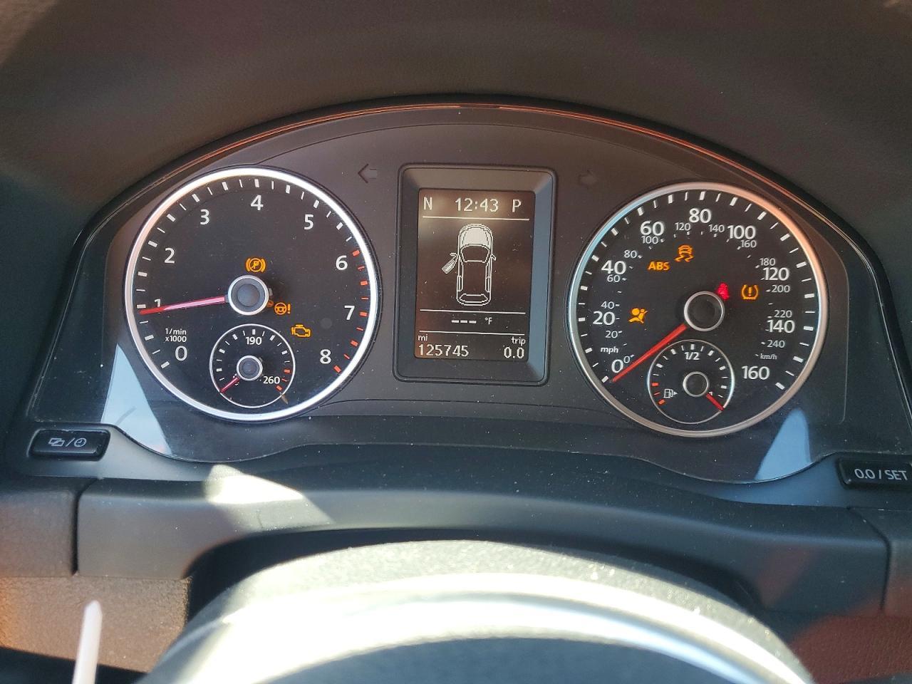 2016 Volkswagen Tiguan S - zdjęcie 9