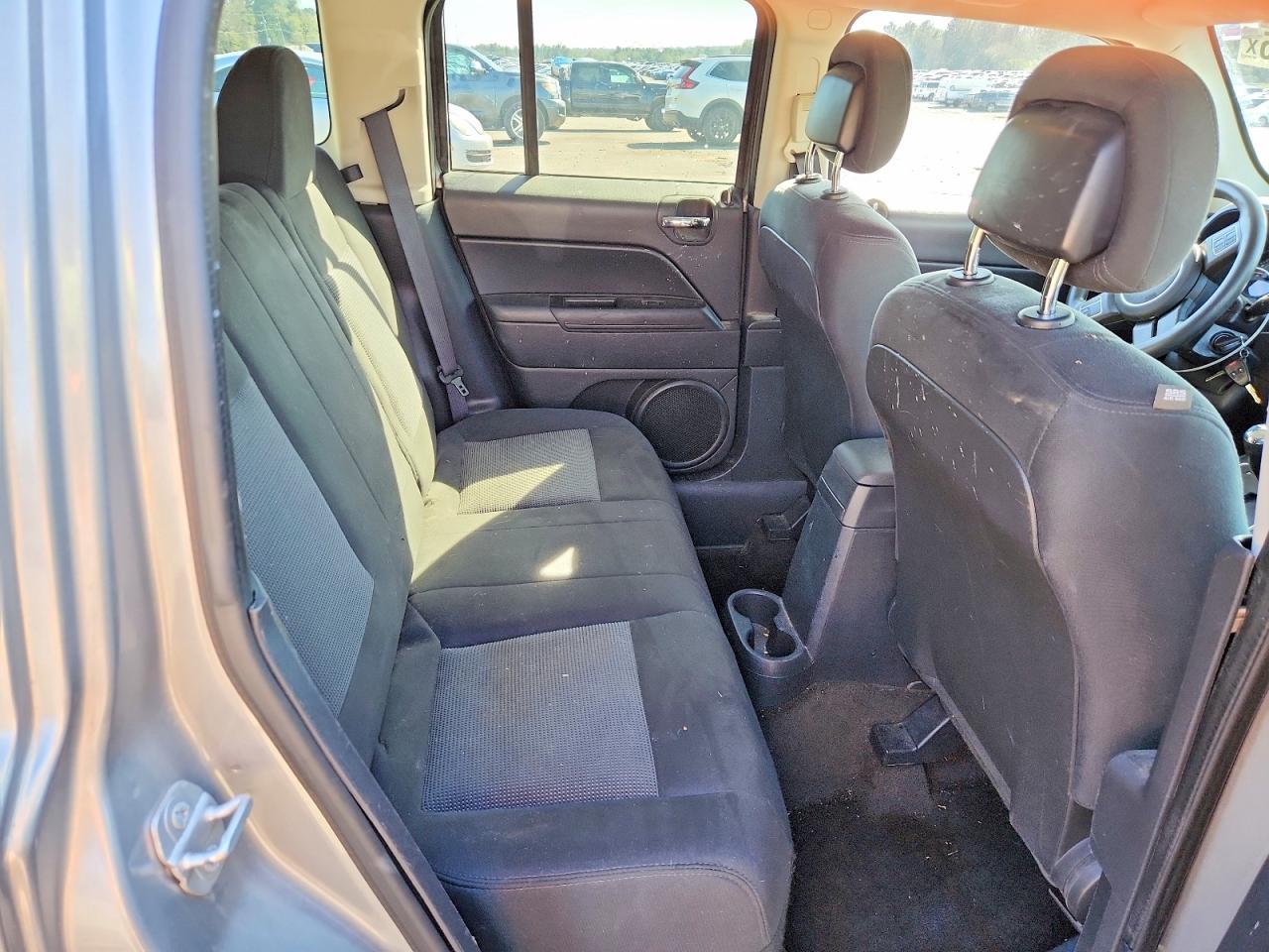 2015 Jeep Patriot Sport - zdjęcie 11