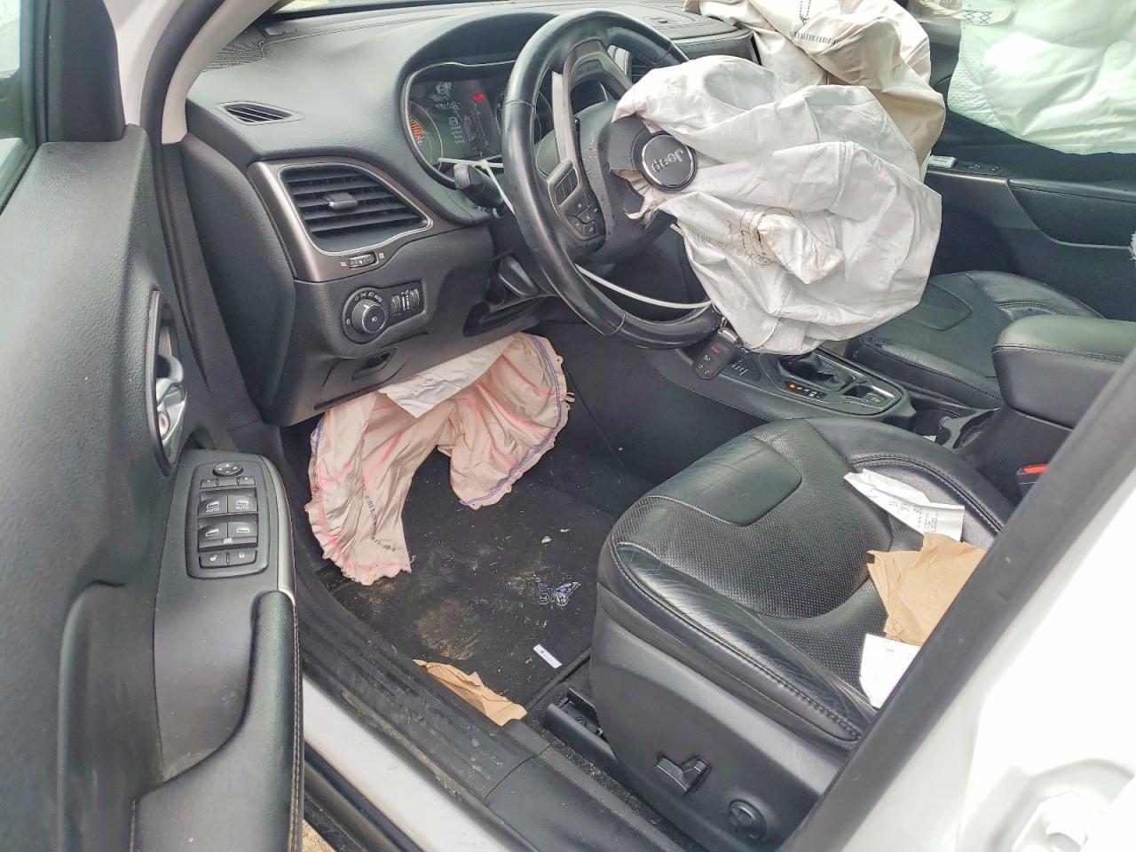 2021 Jeep Cherokee Latitude Lux - zdjęcie 8