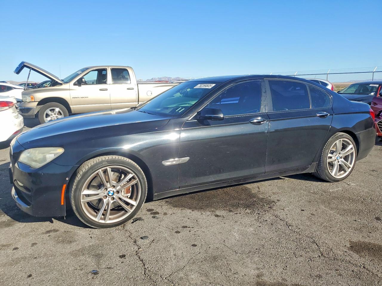 2013 BMW 750 I - zdjęcie główne