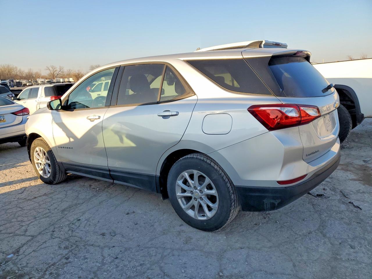 2019 Chevrolet Equinox Ls - zdjęcie 2