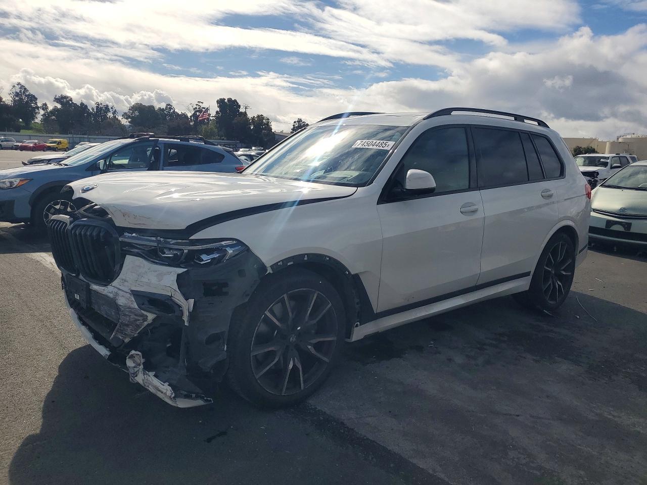 2022 BMW X7 xDrive40I - zdjęcie główne