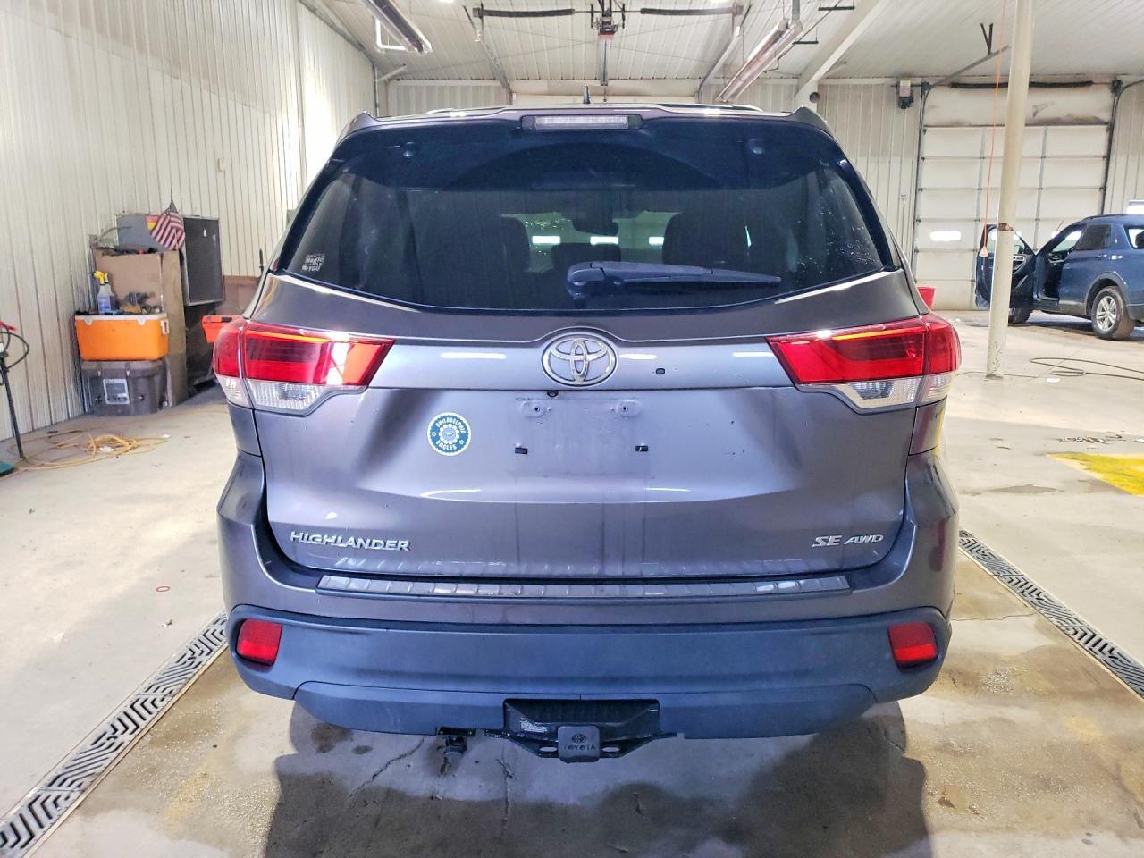 2017 Toyota Highlander Se - zdjęcie 6