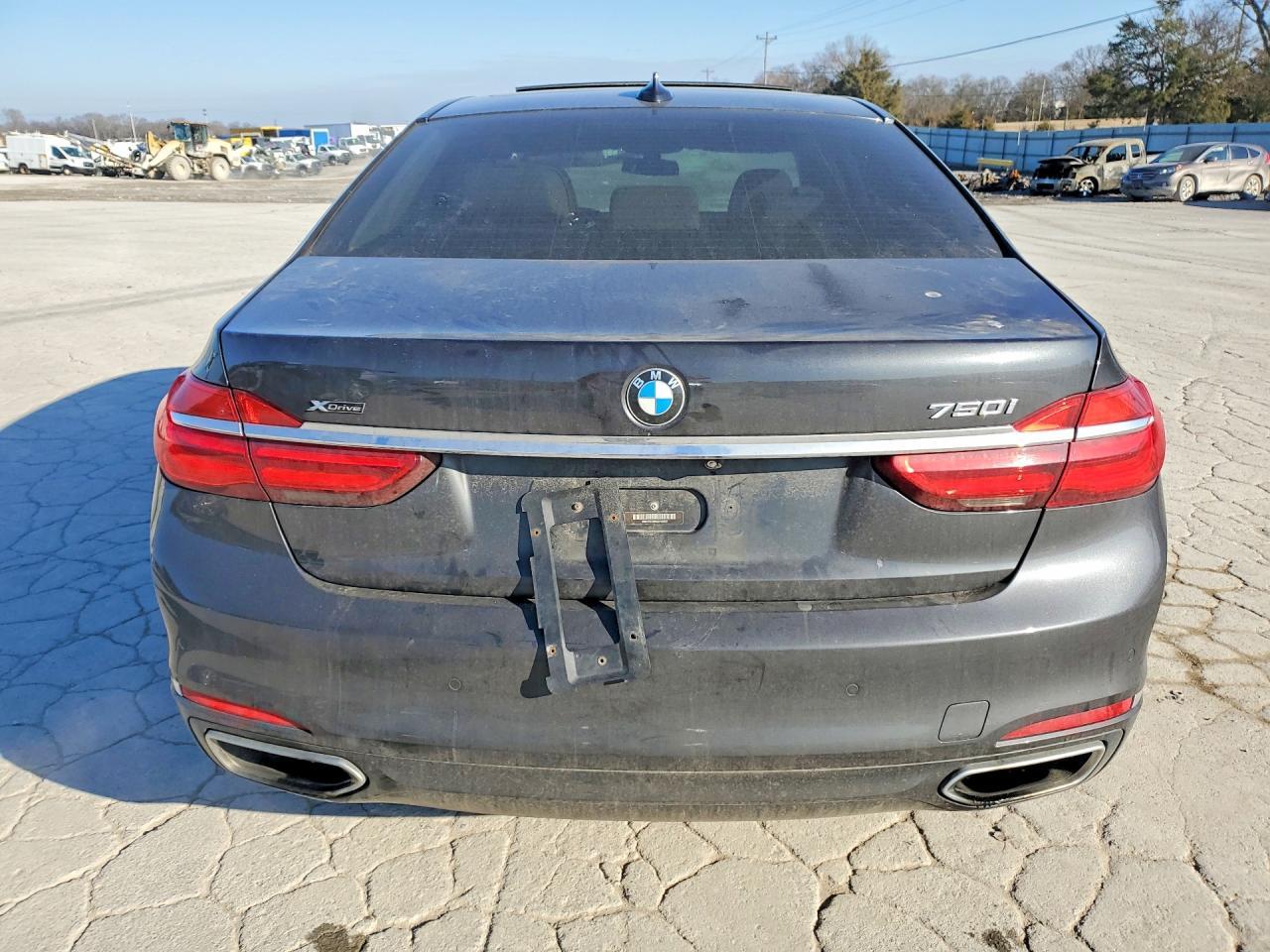 2016 BMW Seria 7 750i - zdjęcie 6