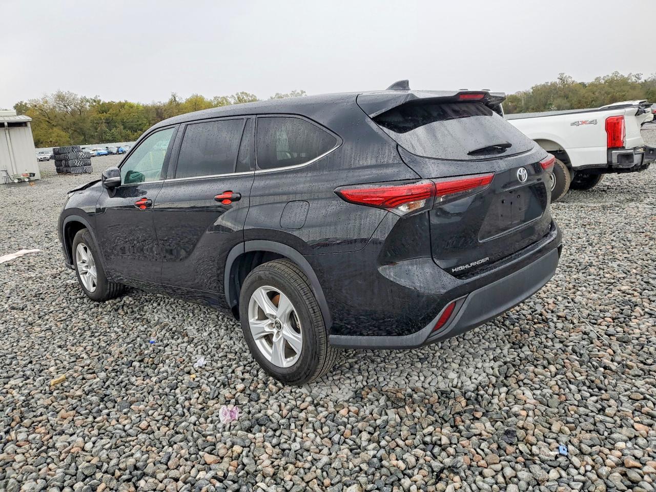 2021 Toyota Highlander Le - zdjęcie 2