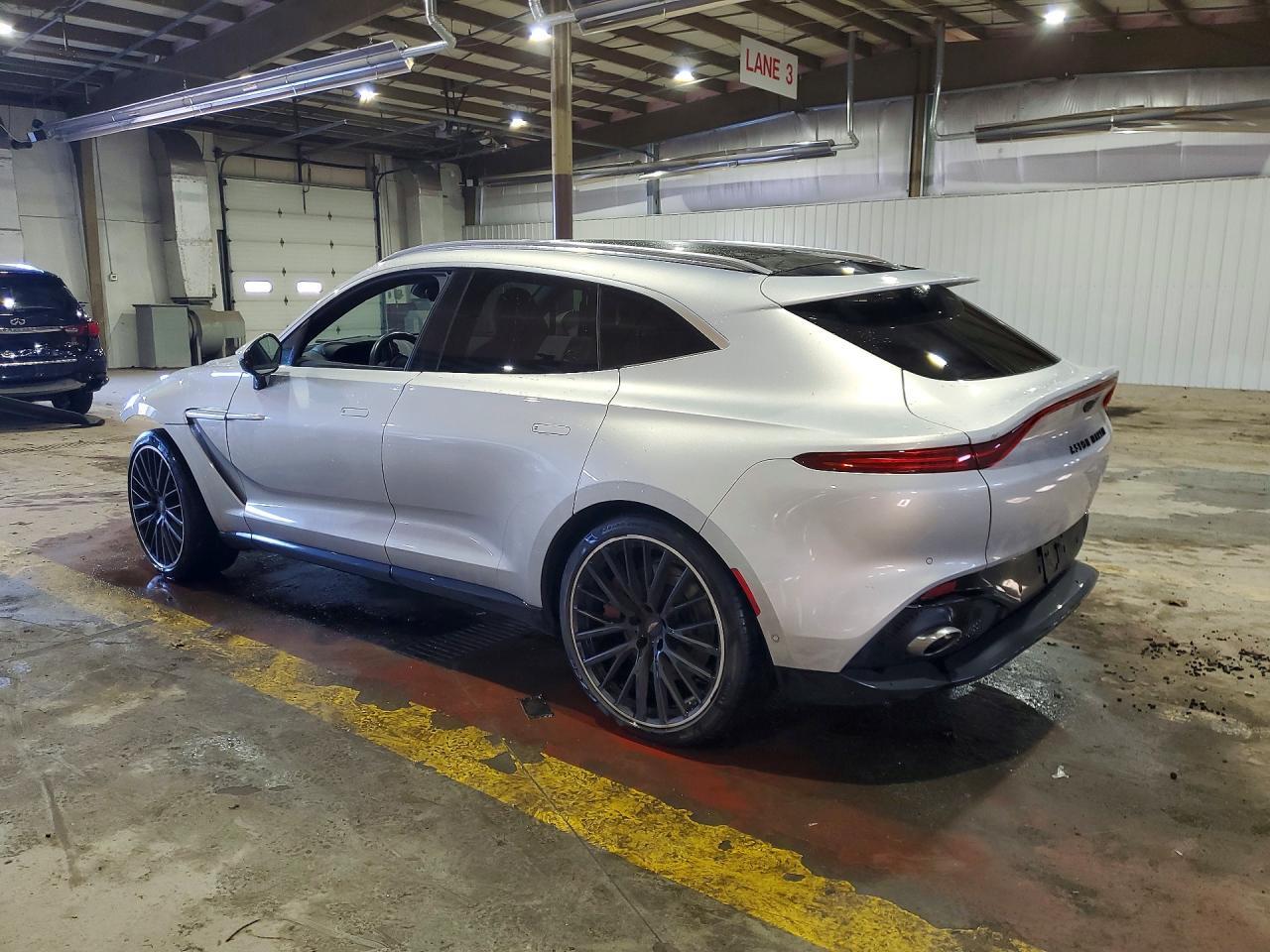 2023 Aston Martin Dbx - zdjęcie 2