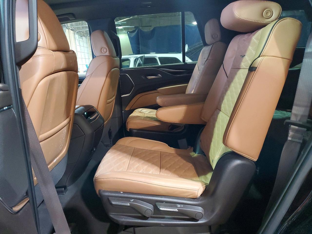 2024 Cadillac Escalade Sport - zdjęcie 11