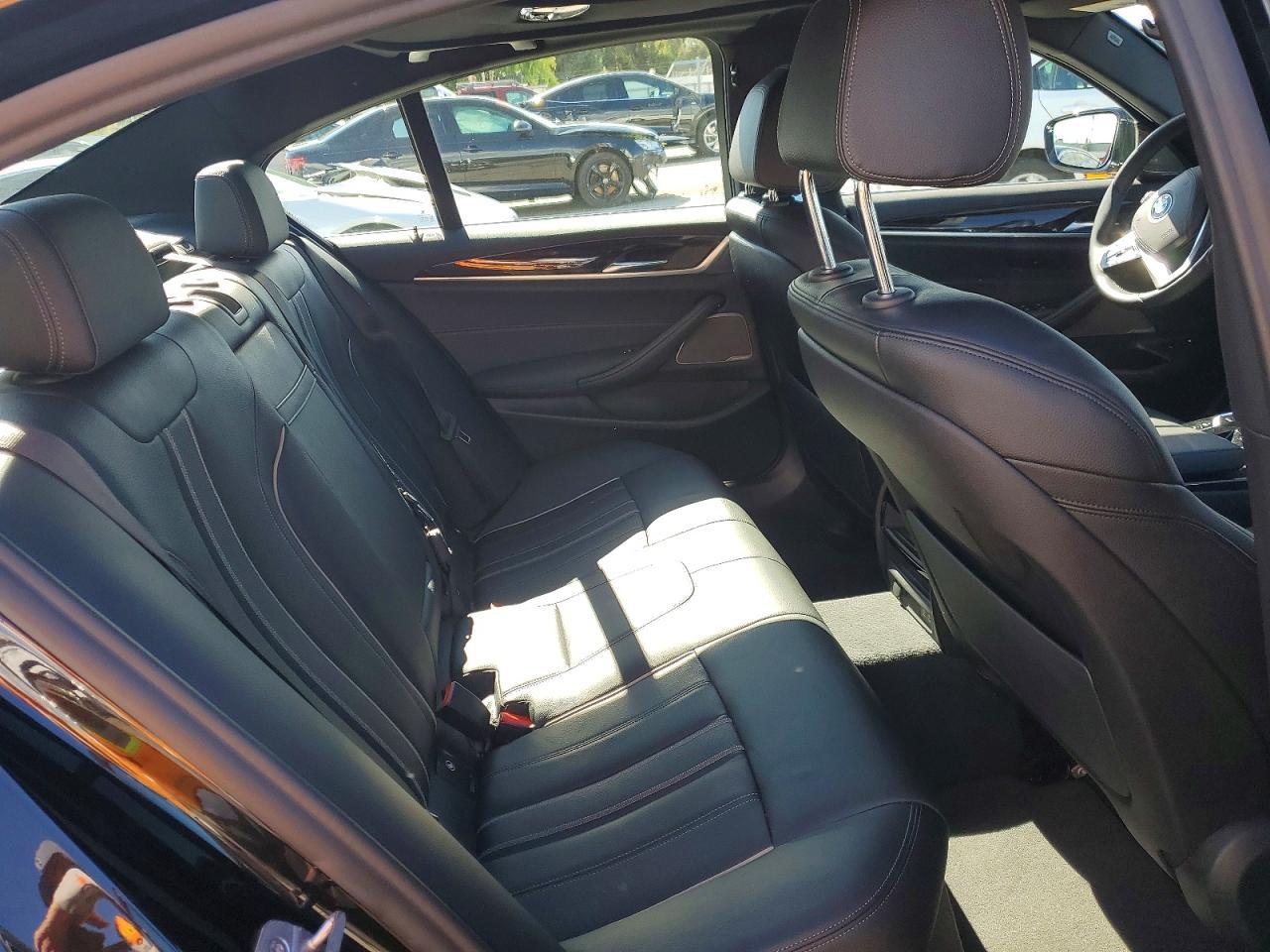 2022 BMW 530E - zdjęcie 10