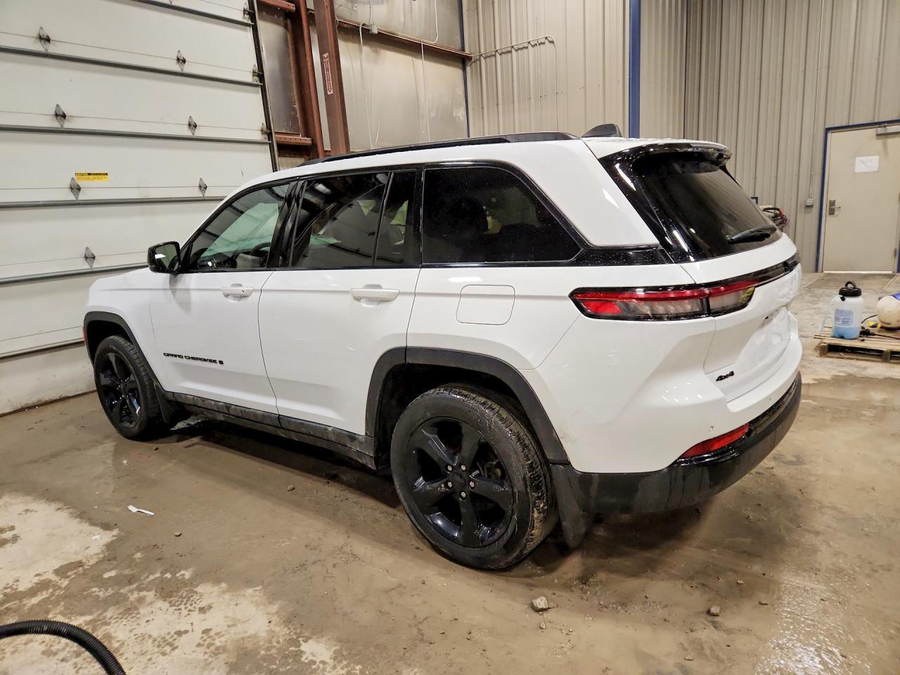 2023 Jeep Grand Cherokee Laredo - zdjęcie 2