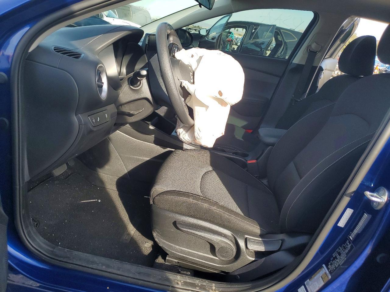 2023 Kia Forte Lxs - zdjęcie 7