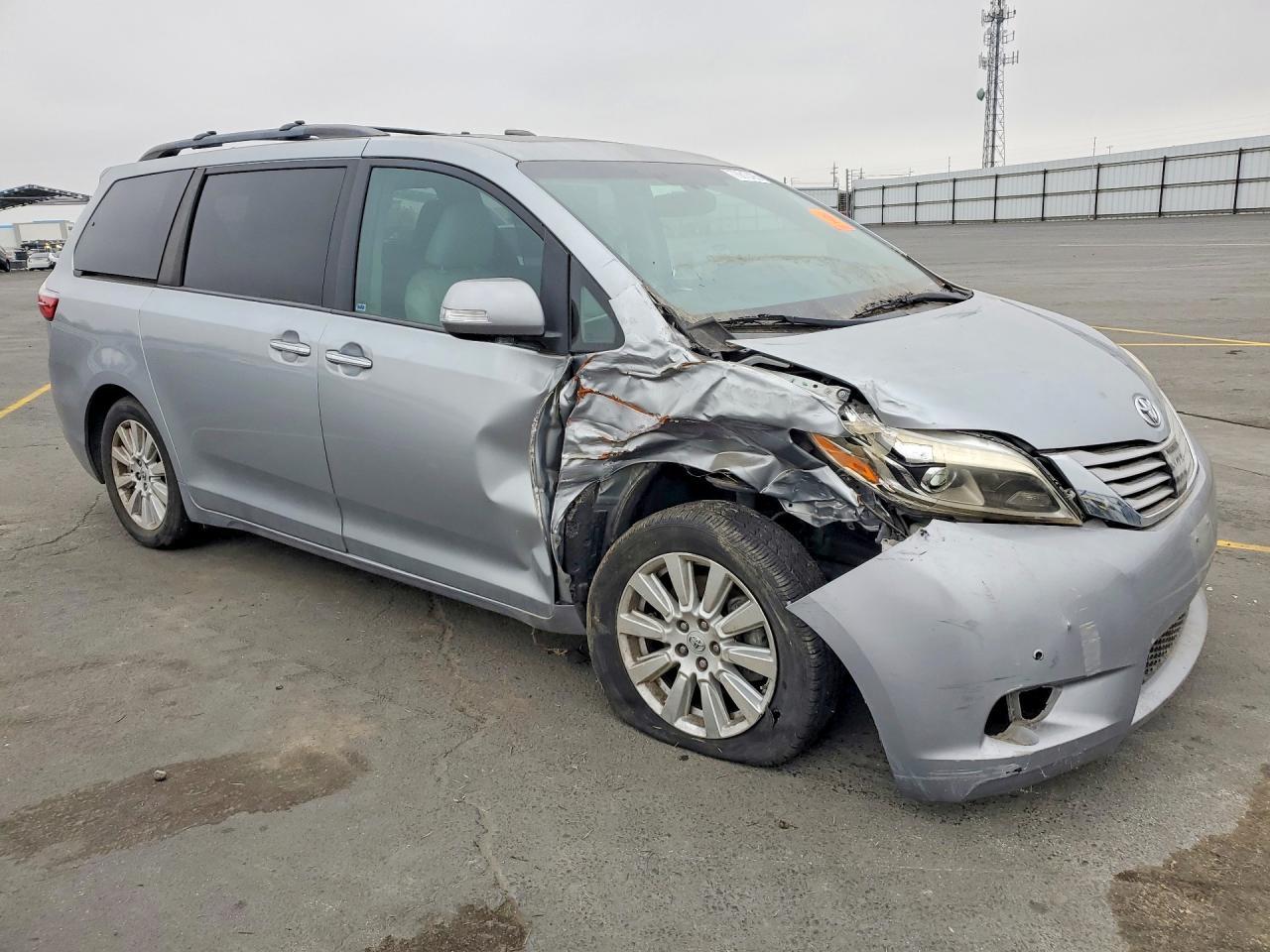 2017 Toyota Sienna Xle - zdjęcie 4