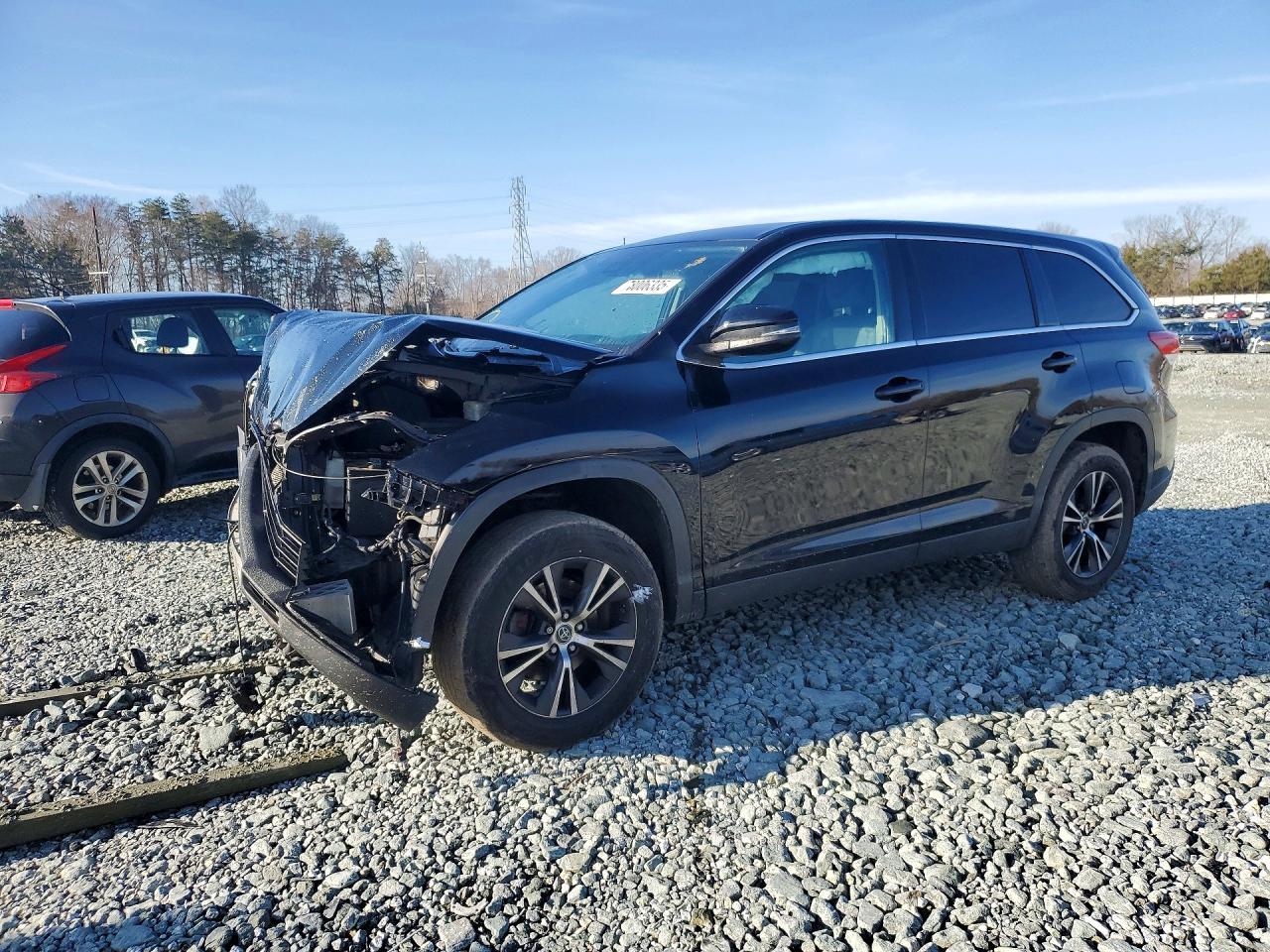 2019 Toyota Highlander Le - zdjęcie główne
