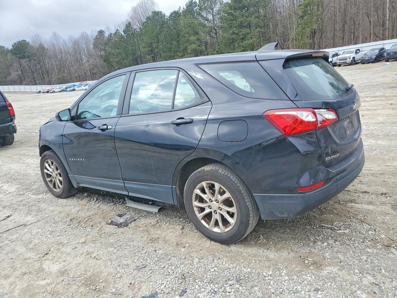 2020 Chevrolet Equinox Ls - zdjęcie 2