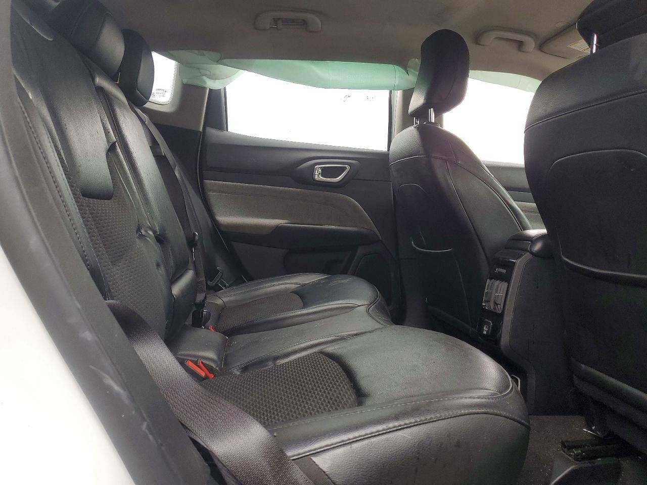 2022 Jeep Compass Latitude - zdjęcie 11