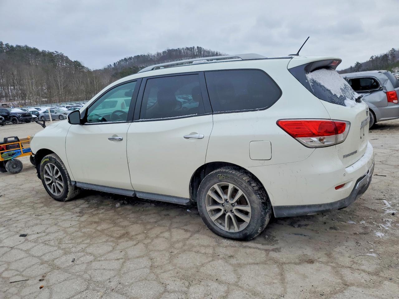 2016 Nissan Pathfinder S - zdjęcie 2
